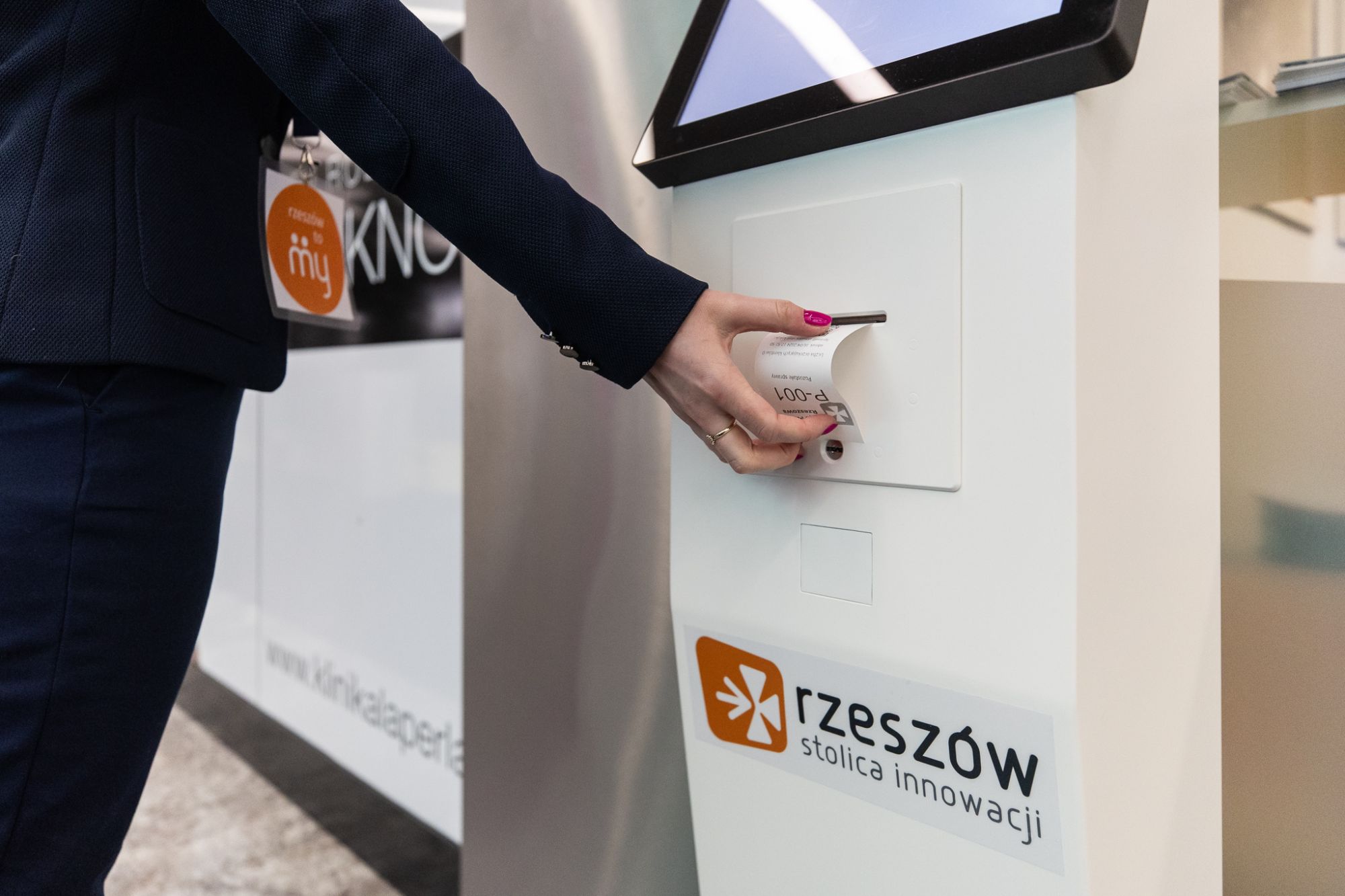 zdjęcie biletu potwierdzającego rezerwacje wizyty w Punkcie Obsługi Mieszkańc&oacute;w, fot. Grzegorz Bukała, Urząd Miasta Rzeszowa